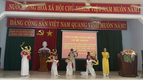 Đồng Xuân bế giảng các lớp bồi dưỡng lý luận chính trị năm 2026