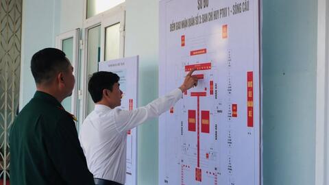 Bí thư Đảng ủy xã kiểm tra công tác chuẩn bị Lễ giao, nhận quân năm 2026 tại Nhà thi đấu đa năng